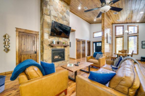 Broken Bow Family Cabin with Fireplace and Hot Tub!